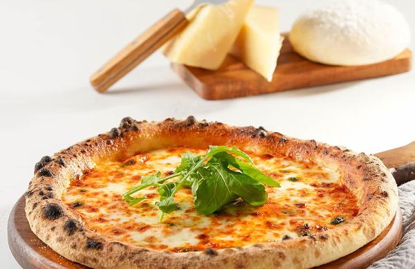 Taş fırında margarita pizza — Mia Bella Nilüfer